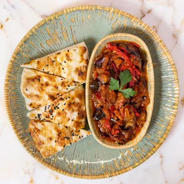 Aubergine in tomato sauce with flatbread