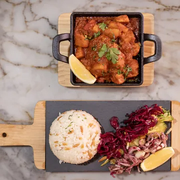 Chicken in vegetable sauce with rice